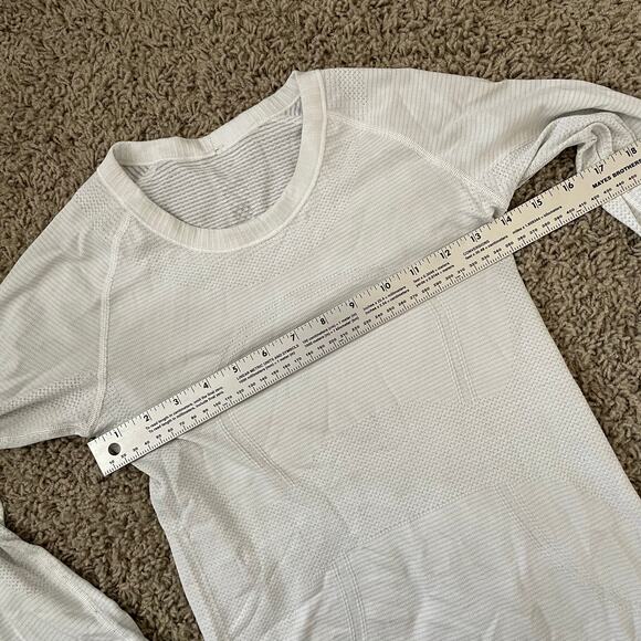Lululemon Swiftly Tech Long Sleeve Crew in Heathered Silver Fox sz 4 - Picture 11 of 14